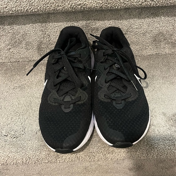 Nike shoes - Picture 3 of 5